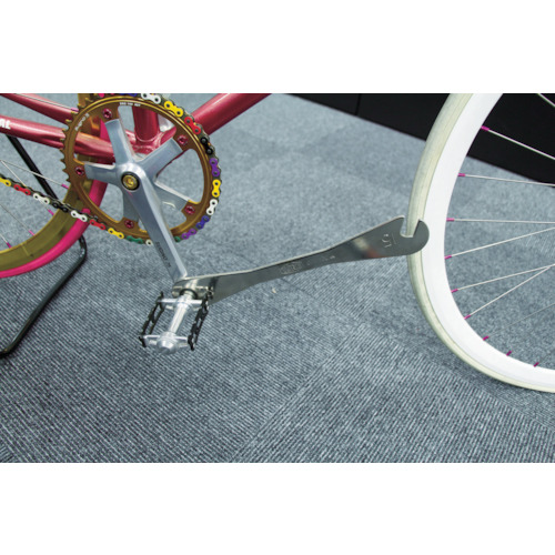 ＴＯＮＥ　二輪車整備工具　ペダルレンチ　全長３２０ｍｍ（CPW-15L）781-0601【ＴＯＮＥ（株）】